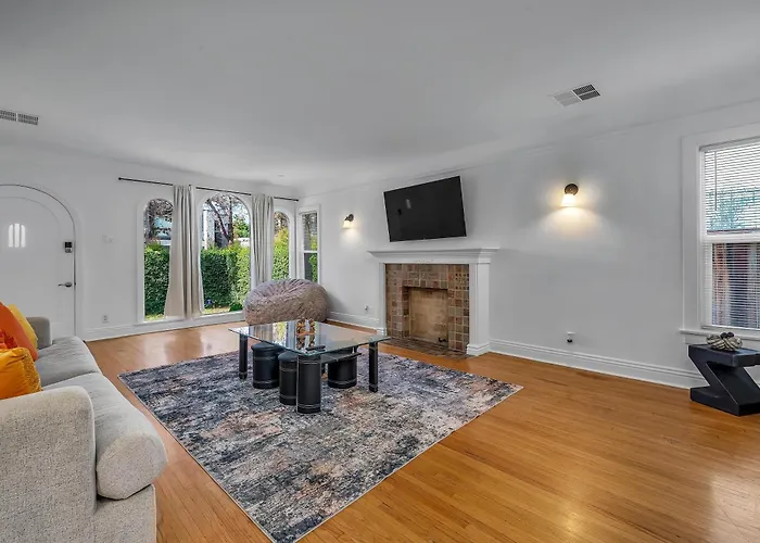 Luxury Two Story 2-Bedroom & Office Near West Hollywood