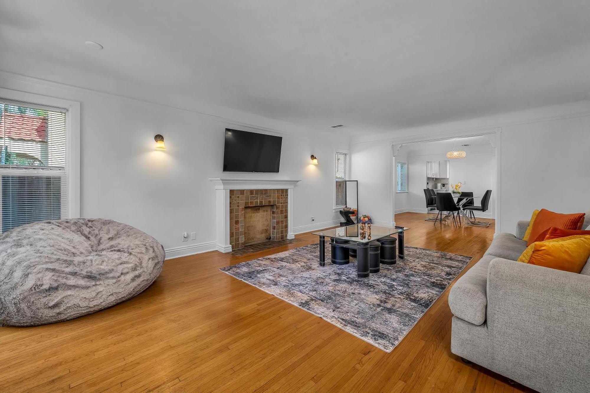 Luxury Two Story 2-bedroom & Office Near West Hollywood