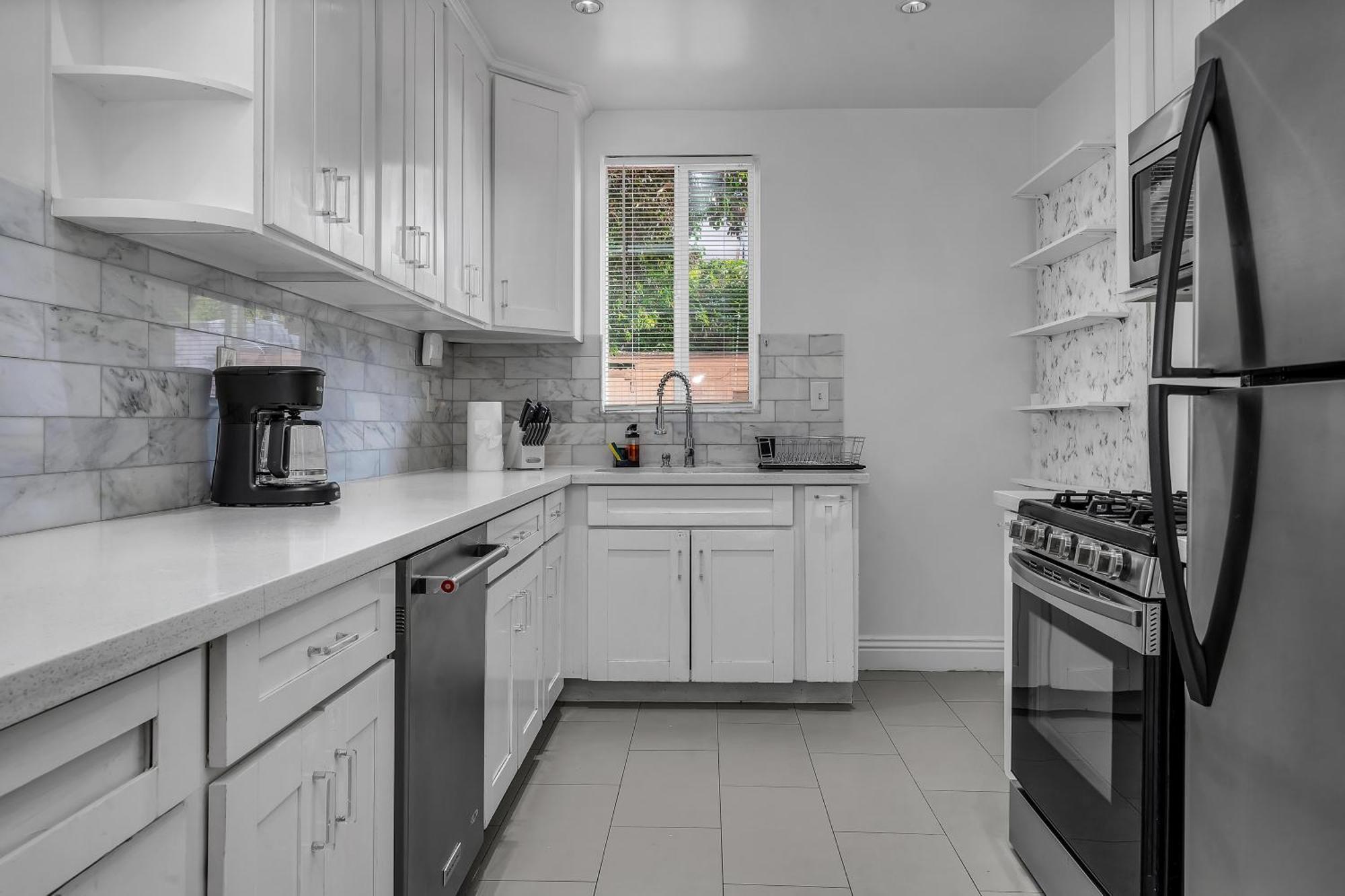 Luxury Two Story 2-bedroom & Office Near West Hollywood Appartement *