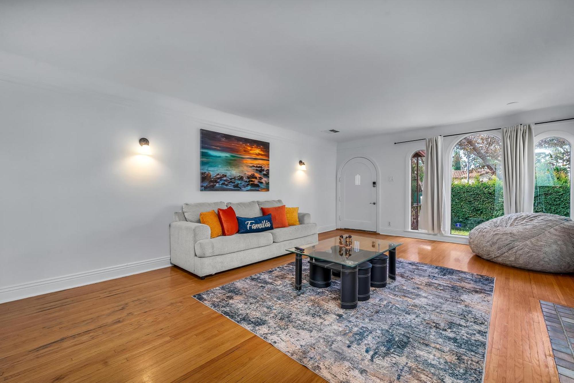 Luxury Two Story 2-bedroom & Office Near West Hollywood